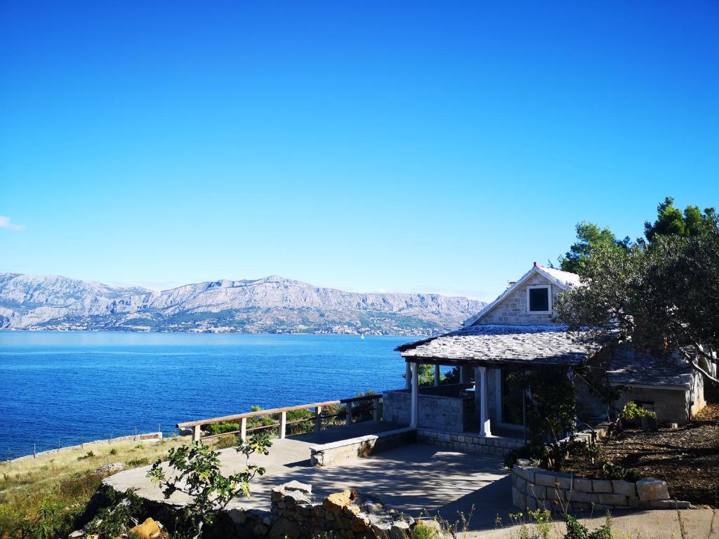 VACATION HOUSE “LOVREČINA FRANE”, Private Beach and Parking